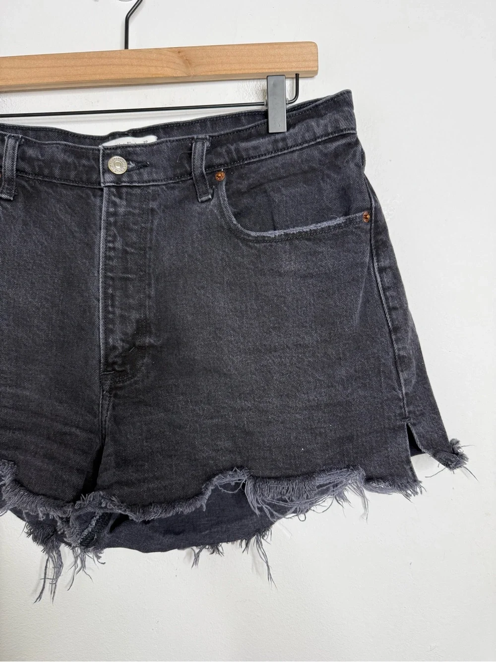 Abercrombie & Fitch CURVE LOVE  The Mom Short High Rise Washed Black 32 Cotton